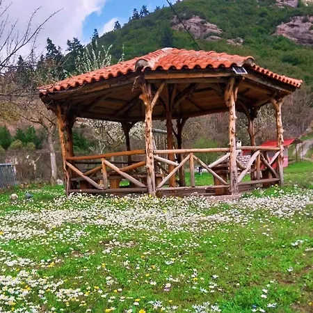 アパート Michel カラブリタ